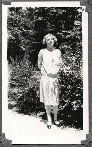 Photograph 1920 flapper - photograph, 1920-30's