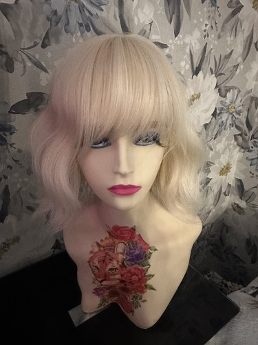Medium blonde wig - medium,