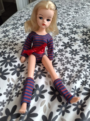Sindy doll vintage with outfit - sindy,