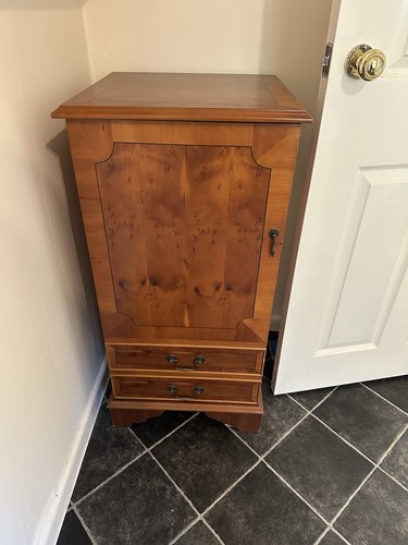 Cabinet yew wood lift - cabinet,