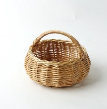 Hand Woven Basket w Handle Sml
