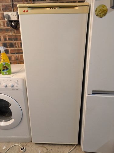 Beko stand upright frezzer - stand,