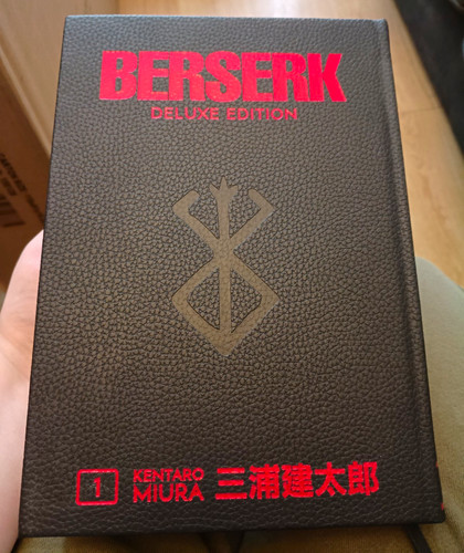 Berserk deluxe edition issue - deluxe,
