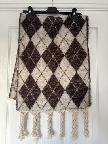 Scarf new without tags - scarf,