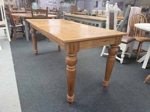 Extendable dining table - extendable,