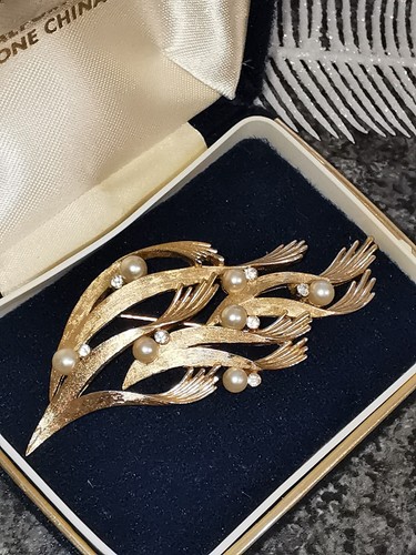 Trifari vintage gold tone - vintage, gold-tone