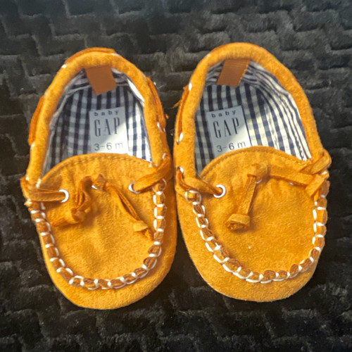 Gap brown suede moccasin - suede,