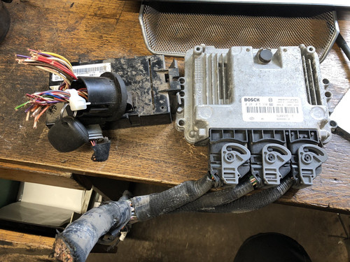 Engine ecu 0281015330 - 2.0,