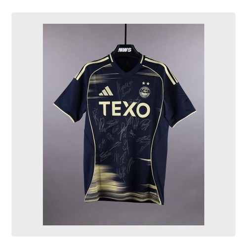 Aberdeen squad signed shirt - signed,