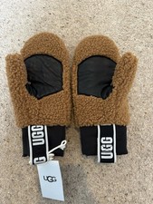 uggfluff mitten with logo tape