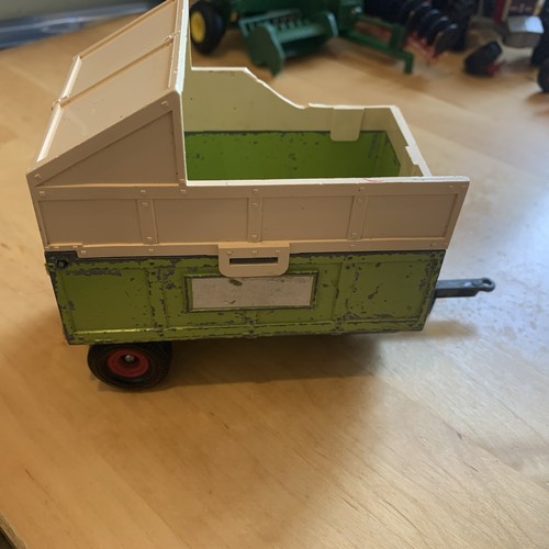 Britains claas tipping silage - britains,