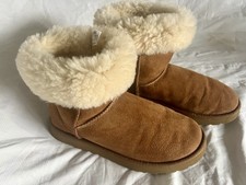 UGG 1016223 Tan Sheepskin Short Boot Size UK 8 Chestnut Good Condition Ref 208