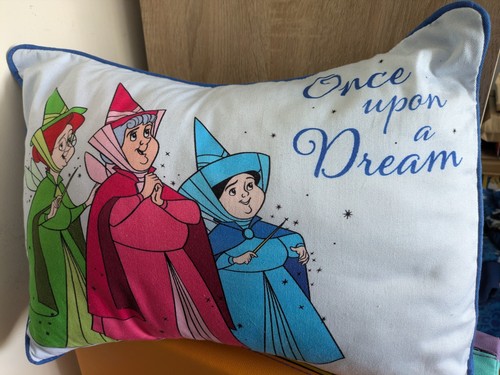 Disney sleeping beauty fairy - sleeping,