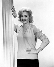 LIZ FRASER 8X10 PHOTO