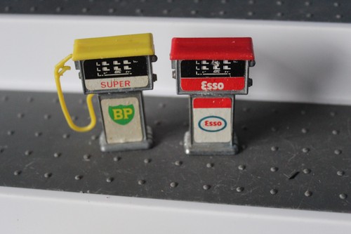 Diecast petrol pumps for