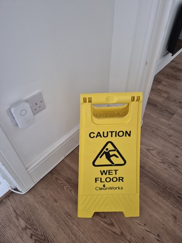 Caution wet floor - wet,