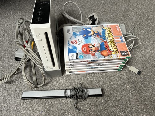 White nintendo wii console - nintendo,