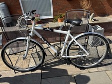 Giant Expression Bike - Mans  White 21 Gear Bike In Very Good Condition