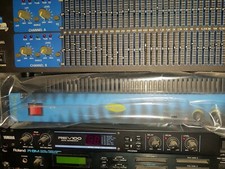 ROLAND R 8M DRUM MACHINE