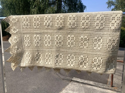 Vintage crocheted poster bed - crocheted,