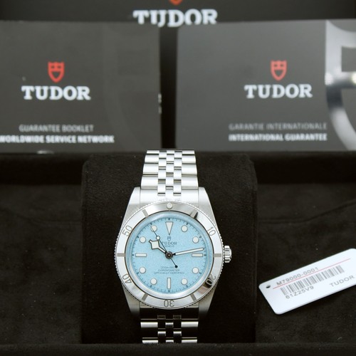 Tudor black bay 79000 - black, 37mm