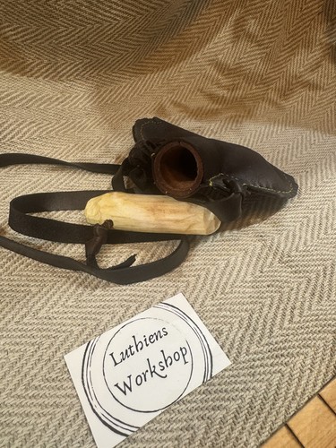 Leather shot flask storage