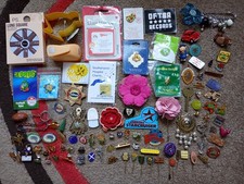 100 Items Mainly Pin Badges -