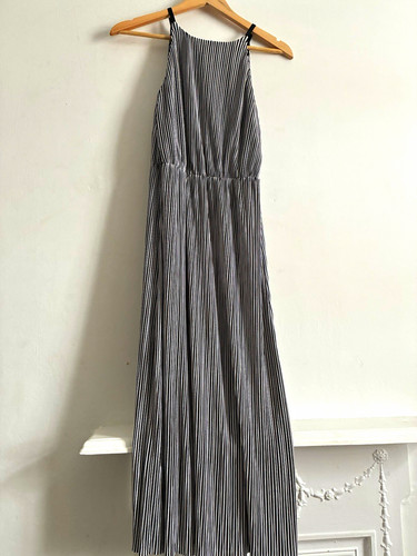 Warehouse size black white - size,