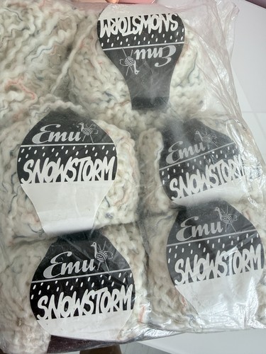 White cream flecked emu - /,