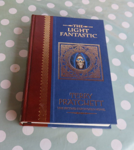 Terry pratchett the light - pratchett,