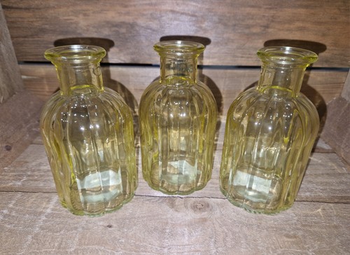 Glass bud vases - x3, with