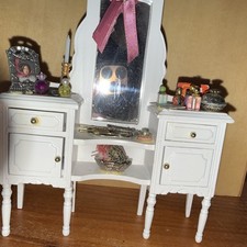 Dolls House Ladies Dressing