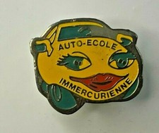 French Driving School pin badge Yellow Car cartoon design 24 x 21 mm 