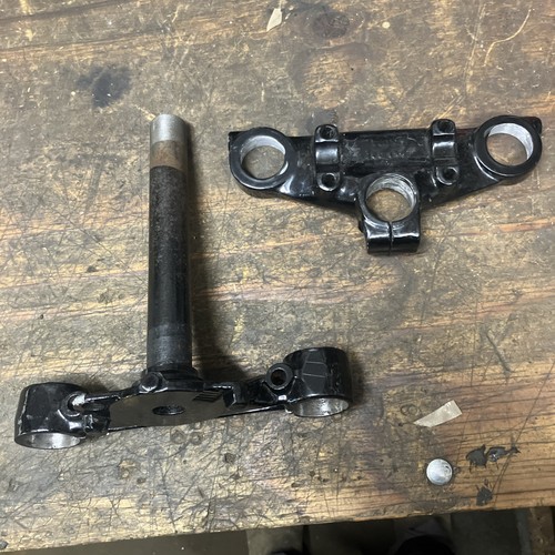 Triumph yokes possibly - triumph, pre