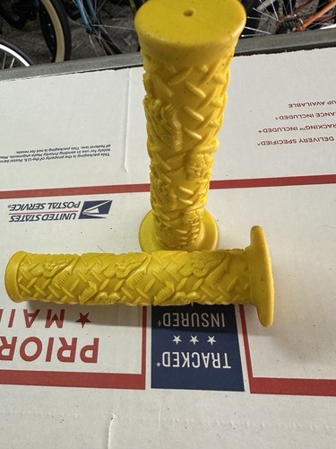 Old school mongoose - mongoose, grips