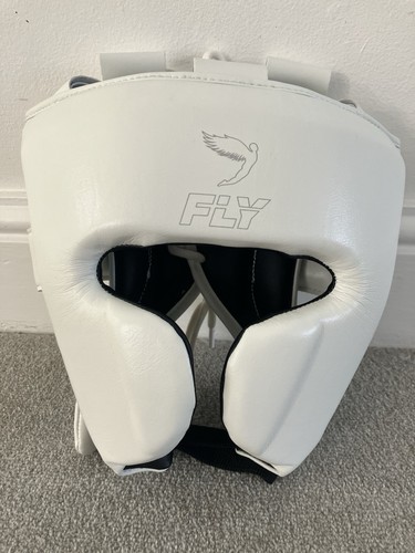White fly boxing - white, guard