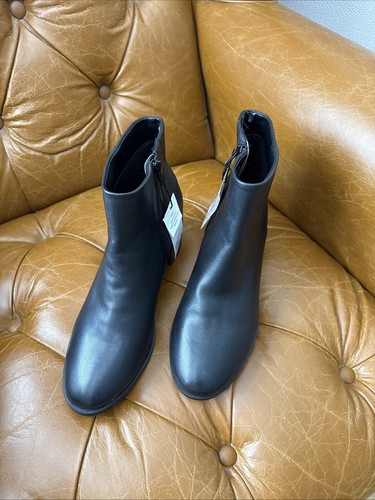 Marks spencer round toe - &,