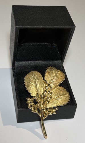 Vintage crown trifari - vintage,
