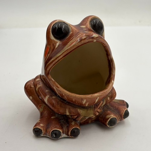 Vtg ceramic frog - ceramic, sponge