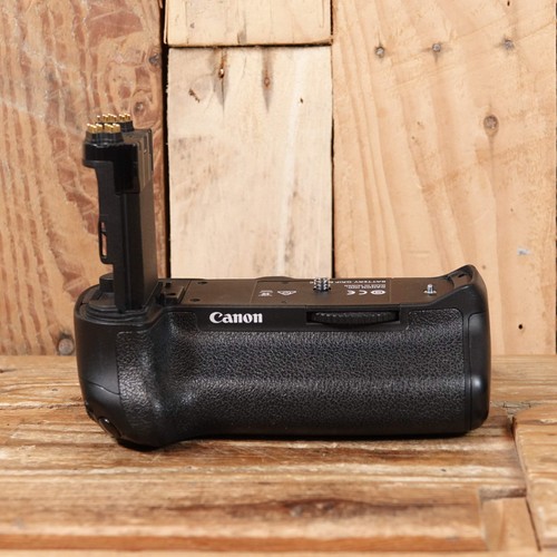 Used canon e16 battery grip - bg-e16,