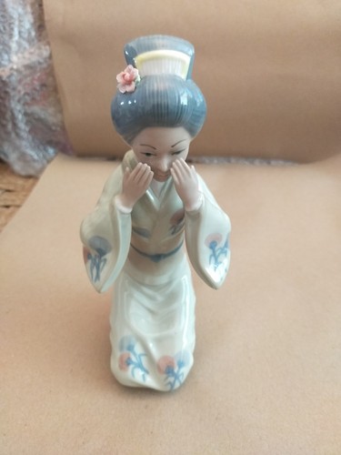 Casades porcelain figurine - casades,