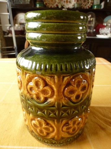 Lovely vintage small scheurich - lovely,