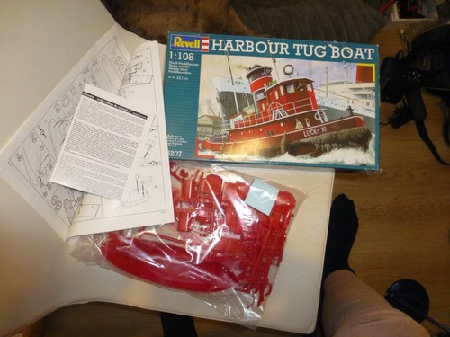 Revell 108 scale harbour tug - 1/108,