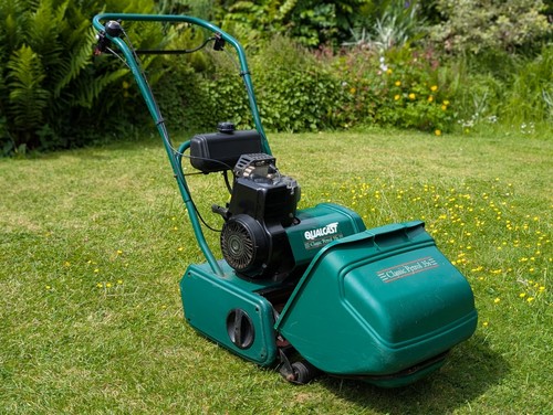 Qualcast classic petrol - classic,