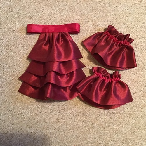 Jabot cravat and - wrist, cuffs