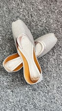 womens shoes size 4, plain