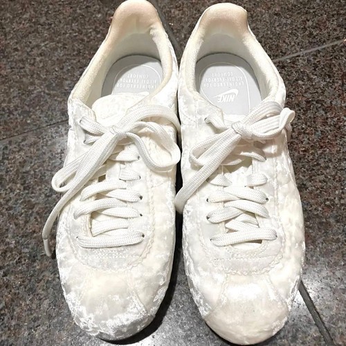 Women 5us nike cortez - 7.5us,
