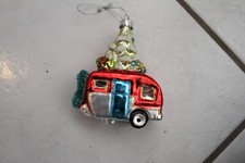 CAMPER WITH CHRISTMAS TREE &