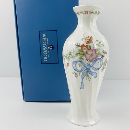 Wedgwood ribbon cascade meadow - cascade,