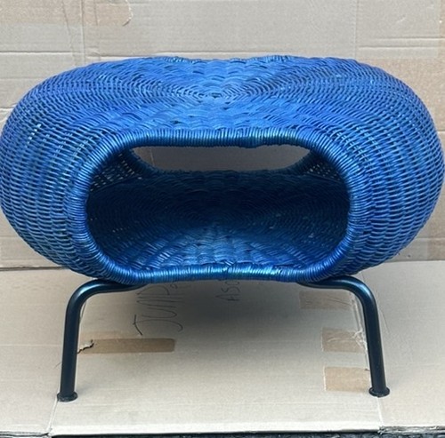 Coffee table round - table, bed